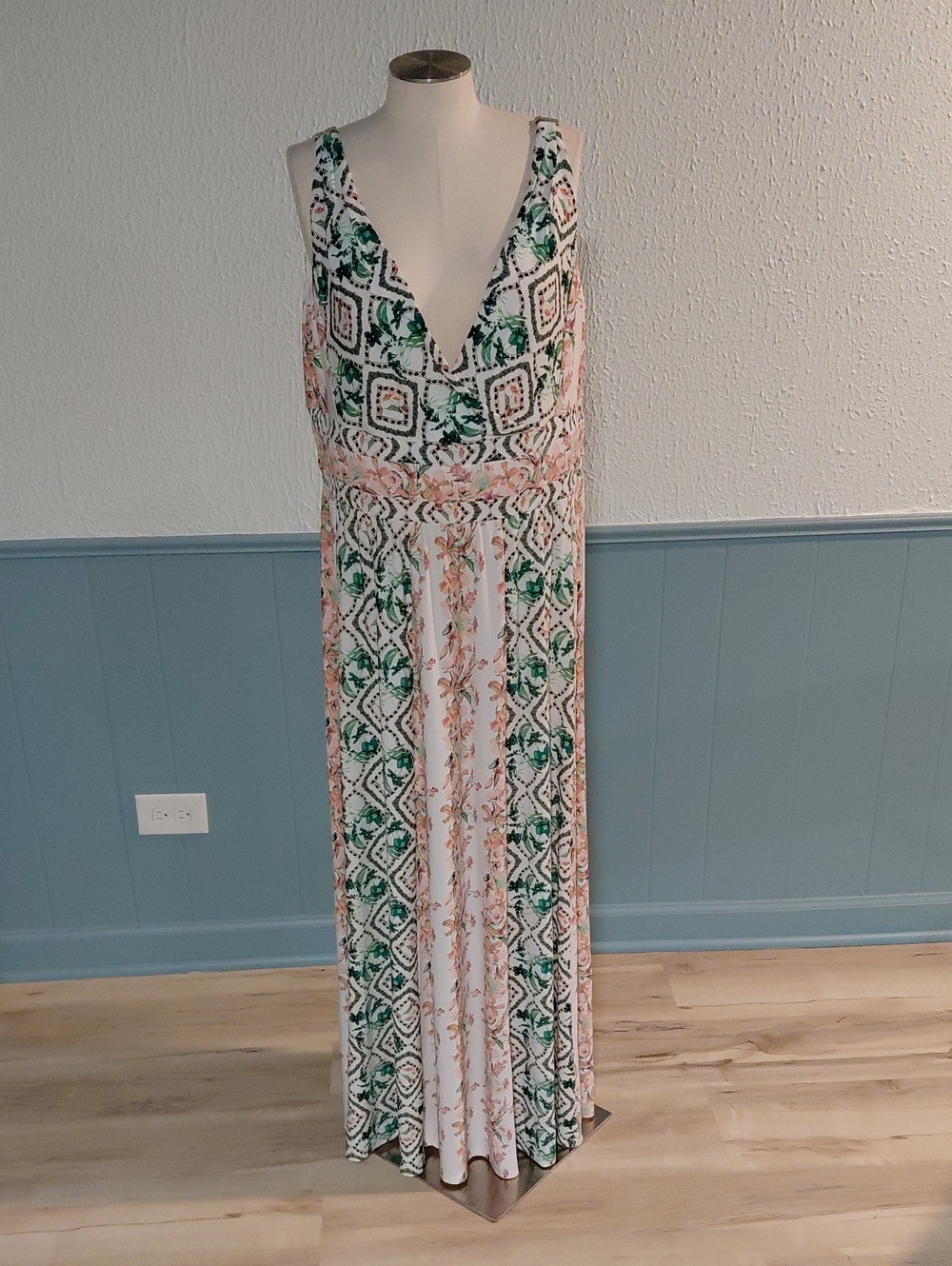 White House Black Market Green & Peach Printed V-Neck Maxi Dress
